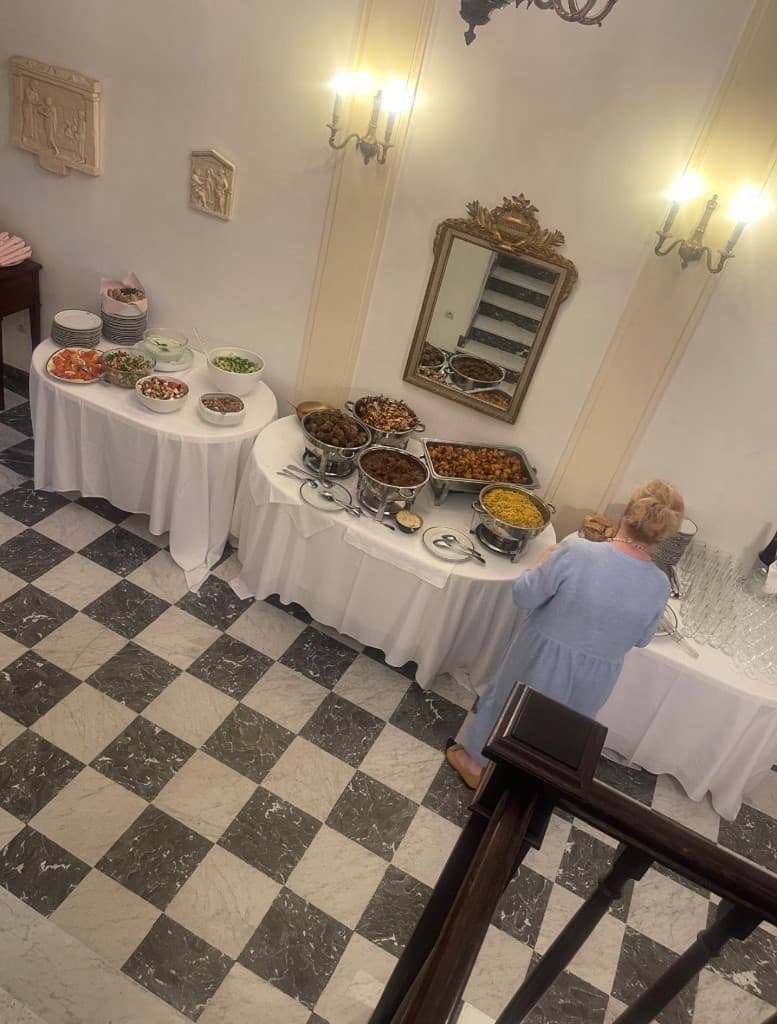 Buffet de l’ambassade grecque, pour une réception parlementaire